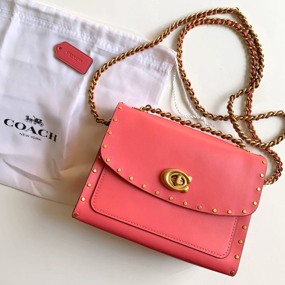 Grayson4PM's tweet photo. So good I had to share! Check out all the items I'm loving on @Poshmarkapp from @buttermom2 #poshmark #fashion #style #shopmycloset #dollieme #coach: https://t.co/WHnUzXHVSF https://t.co/zn0xWnlh2Q