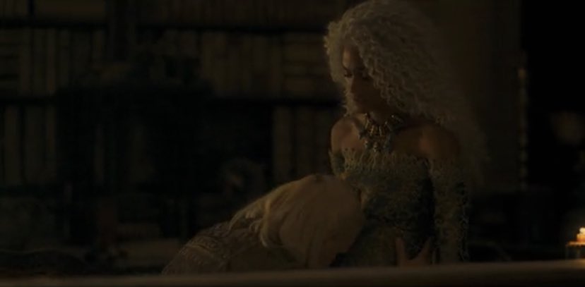 silvcrwings's tweet photo. difference between the blacks and the greens is that the blacks love their children, they’re a real family #houseofthedragon https://t.co/jlADSNvEqT