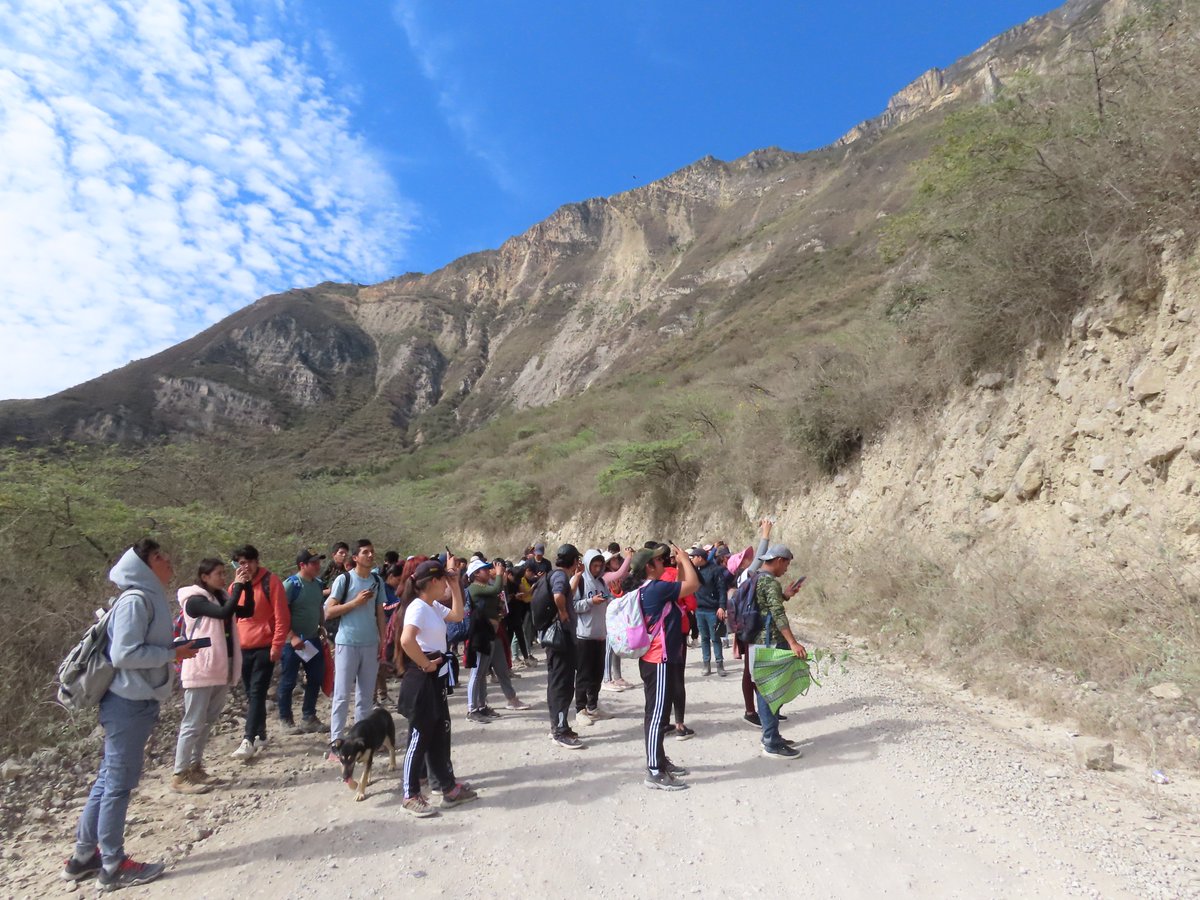manuelroncal's tweet photo. #CajamarcaBiodiversa #EAPIAC Fotografía de naturaleza en los BES del Marañón, Celendín con los chicos de Gestión & ANPs EAPIAC-UNC. El uso de celulares para el registro de flora y fauna ayuda mucho a motivar el estudio y fomentar el cariño de nuestra biodiversidad 📸🌵 https://t.co/ULCmNpiHSD