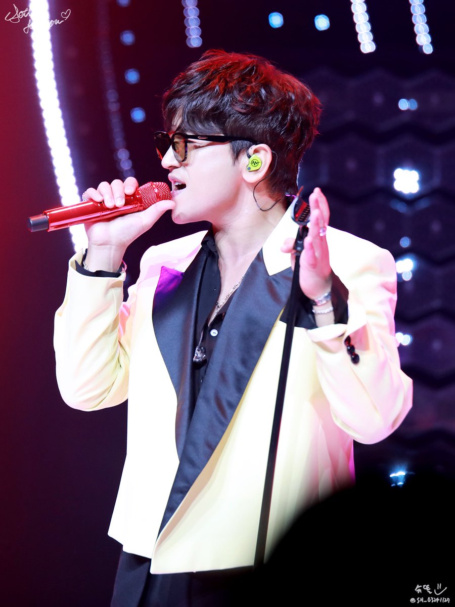 20220925 #신화 #이민우 #팬미팅 M's Record shop 낮공

There's No Limit
무중력 속을 떠돈 
날 잡고 끌어당겨 너의 세계로 
무한대의 빛의 속도로 
너 원하는 곳에 데려가줘

📌blog.kakaocdn.net/dn/dvzAKB/btrM…
📌blog.kakaocdn.net/dn/Z1g22/btrM0…
📌blog.kakaocdn.net/dn/EFCpw/btrMX…
📌blog.kakaocdn.net/dn/bCtYxU/btrM…