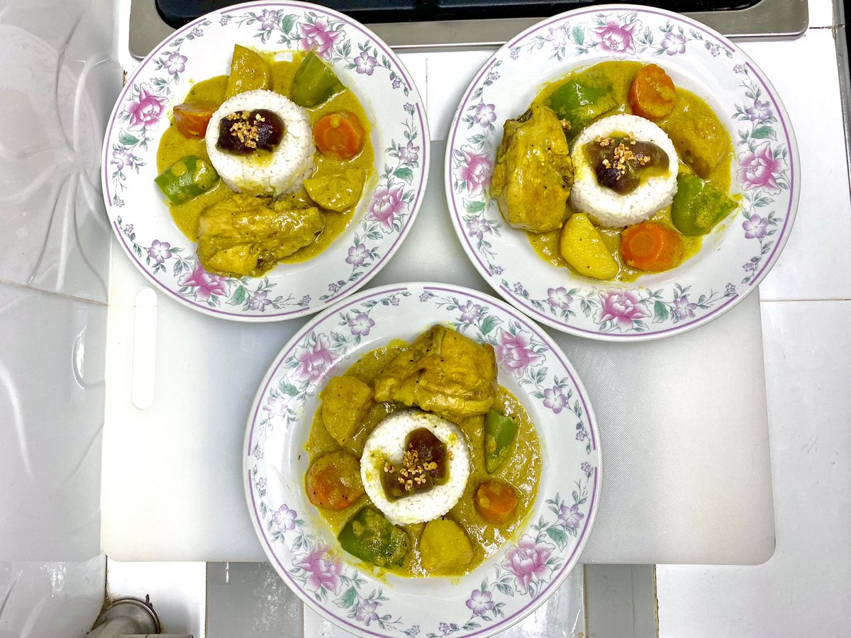 jonbugarin's tweet photo. This is my recipe for CREAMY CHICKEN CURRY. Probably the dish that I can say that “sabaw pa lang ay ulam na”.  Yes, the sauce is bursting with flavors. #foodgoal #foodtrip #foodie #food #foodlover #foodjournal #dinner #chickencurry #currydish #homecooked #homecooking #delicious https://t.co/VoDI49xD1N