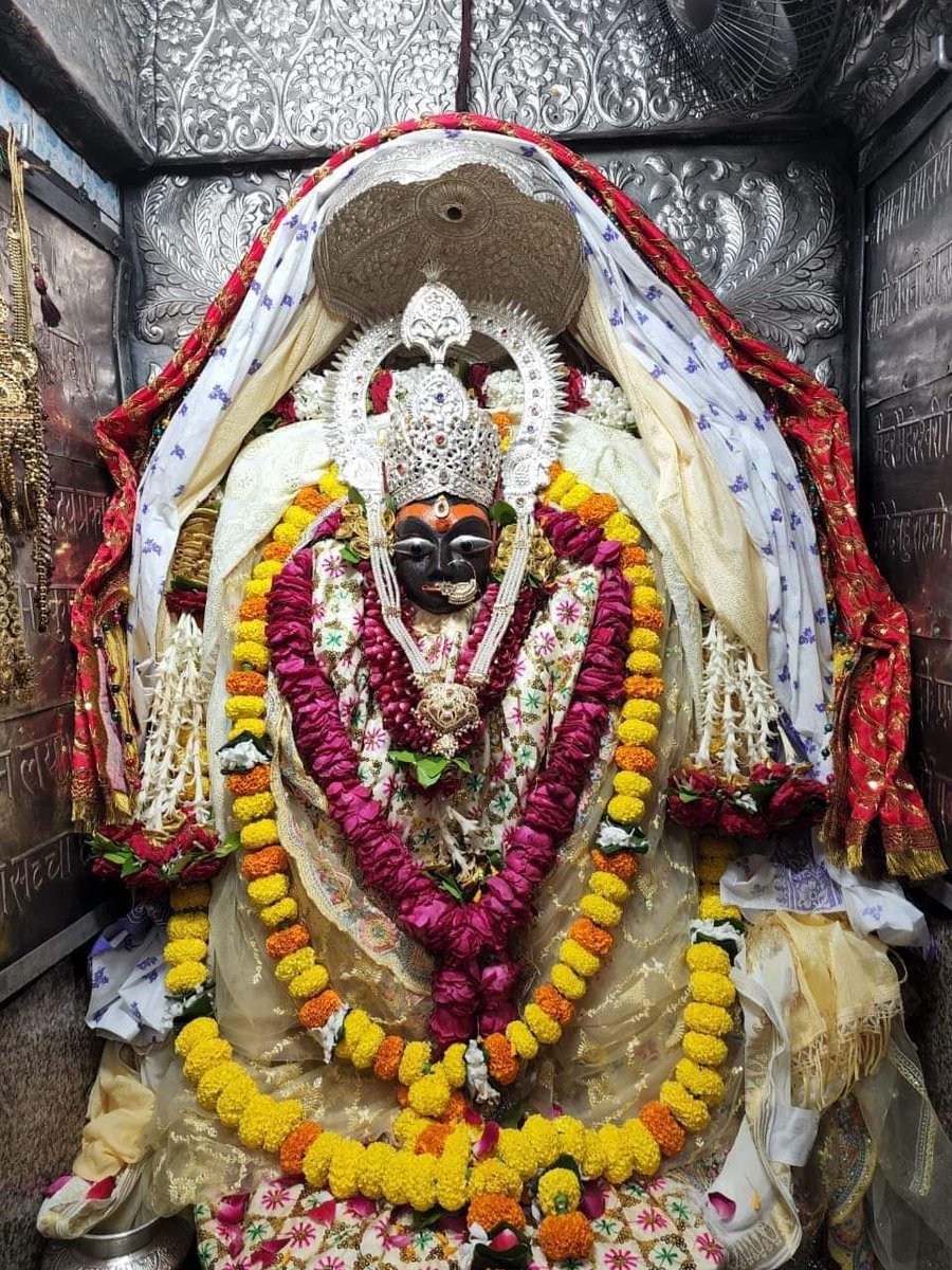 vikassingh_0005's tweet photo. शक्ति की उपासना के पावन पर्व 'शारदीय नवरात्रि' की हार्दिक शुभकामनाएं।
जगज्जननी माँ भगवती सभी का जीवन सुख-शांति, समृद्धि व आरोग्यता से अभिसिंचित करें।
#vikas_singh
#Devgadh #navratri2022 #Navratri #matavaishnodevi https://t.co/8P7yyndNjx