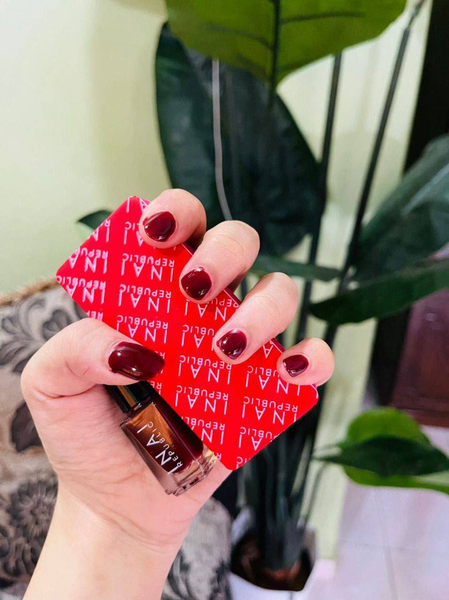 InaiShop's tweet photo. INGATKAN PAKAI CUTEX TADI! 

Kawan semua tegur kuku merah ni pakai cutex ke? Merah lain macam je! Buat apa pakai cutex kalau boleh pakai Inai Republic uols. Paling penting boleh bawa solat dan 100% telap air! 😍 Nak lagi cantik, jangan lupa sapu nail serum https://t.co/4DNUPq4xji https://t.co/aDwtNKbjbF