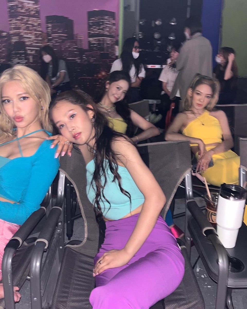 yoonabjhksg's tweet photo. snsd dance line 15th anniversary comeback
how it started                     how it ended https://t.co/Gl9YXrHUuu