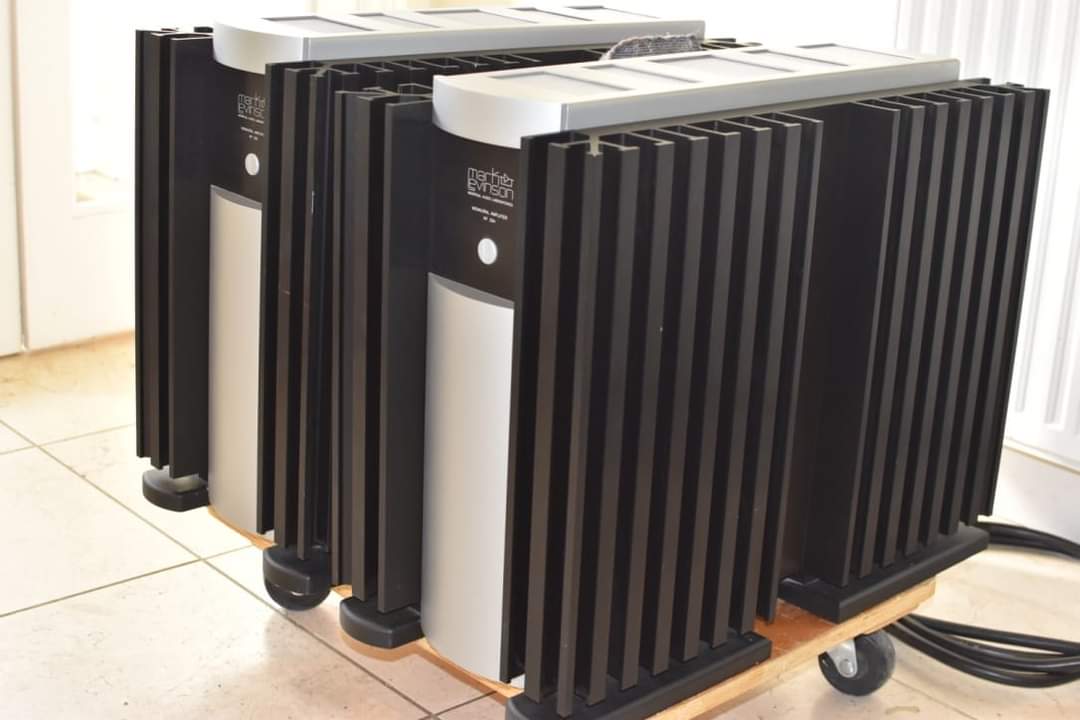 Berny2876's tweet photo. #MarkLevinson LNP-2L preamplifier, Mark Levinson No.33H monaural amplifiers 100Kg each... and the fabulous #CelloAudio Palette analog equalizer made by Mark Levinson's chief engineer Tom Colangelo... https://t.co/8pW4xHks2k
