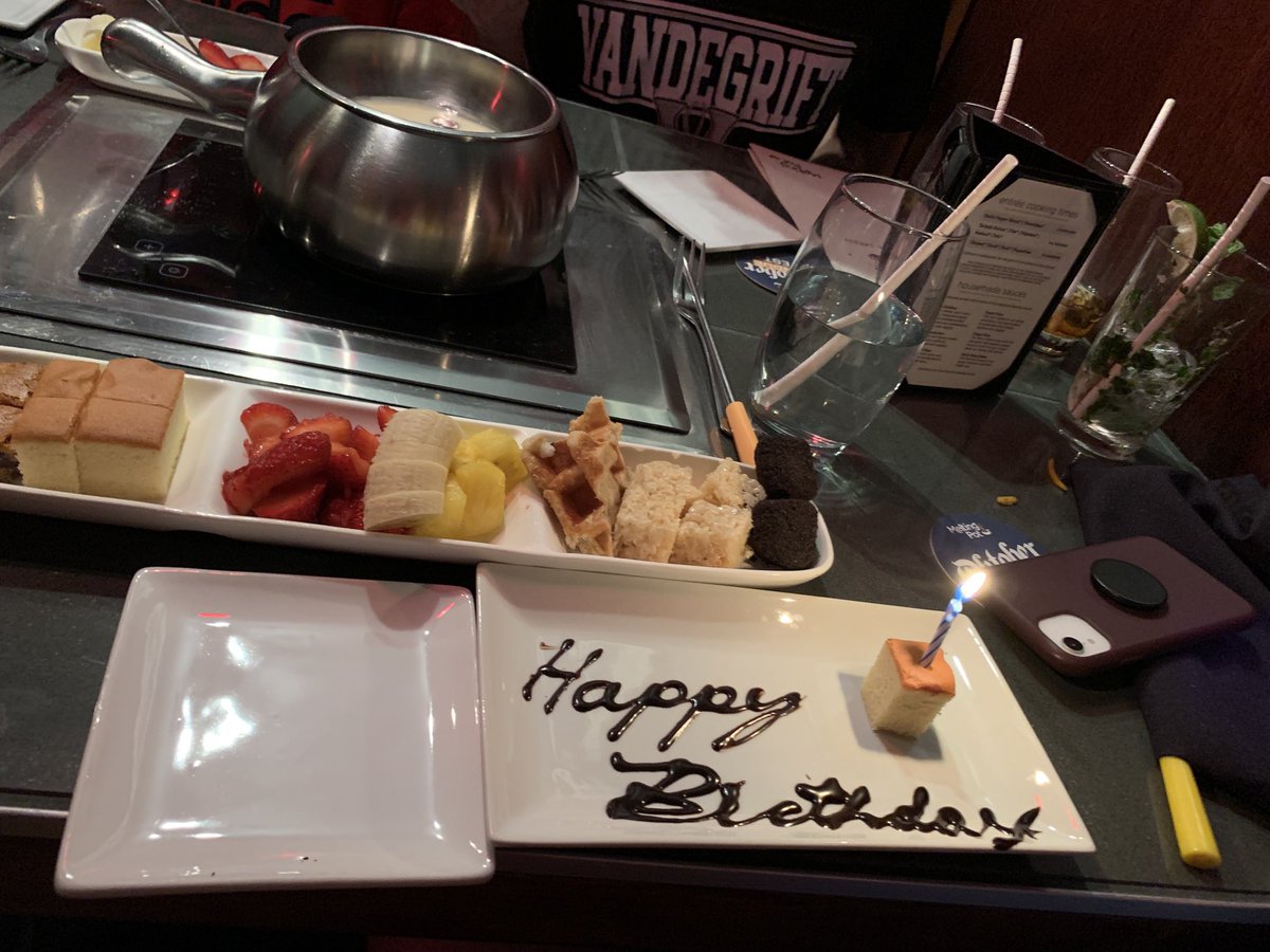 JeforyB's tweet photo. Fondue with the family on Susan’s Birthday!!! ⁦@TheMeltingPot⁩ https://t.co/JFKFOaJfhF