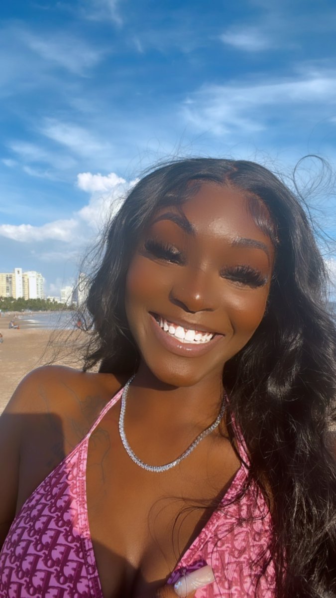 simplykellsss's tweet image. itsss my mfnn birthdayyy🎉🎊🎈