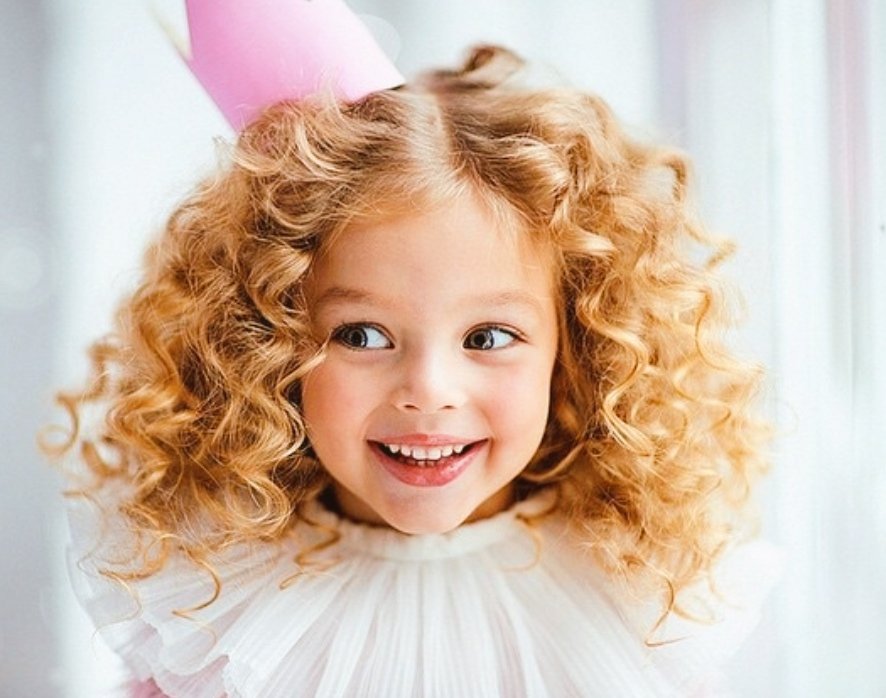 ...

Gönlü Güzel Olan İnsanların 
Gönlünde Olmak Güzeldir...

Sevgilerin Yeşerdiği,
Umutların Mavileştiği,
Aydınlık, Sağlık ve Mutluluk 
Dolu Bir Gün Dileğiyle..

GÜNAYDIN...

Mutlu Haftalar...
...