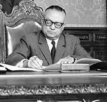 rojasperezm's tweet image. Un 27 de octubre de 1946 la mujer venezolana pudo ejercer su derecho al voto por primera vez. La Junta de Gobierno encabezada por Rómulo Betancourt hizo posible ese importante avance democrático.