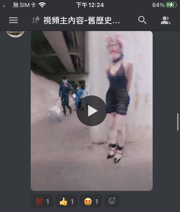 母豬沒機會逃跑 只能羞恥面對的任務 要求 背掛身分證 透視妓女裝 反手鎖著 高跟鎖 口球  鼻勾 把她鎖在人來人往路邊 當眾噴尿 手拿遙控跳蛋獎勵棒 多段視頻在群內 https://t.co/aVRr<a href="/tag/bdsm"class="tags"><span>#bdsm</span></a><a href="/tag/sub"class="tags"><span>#sub</span></a><a href="/tag/sm"class="tags"><span>#sm</span></a><a href="/tag/%E5%A5%B3%E6%95%99%E5%B8%AB"class="tags"><span>#女教師</span></a><a href="/tag/%E9%9C%B2%E5%87%BA"class="tags"><span>#露出</span></a><a href="/tag/%E6%AF%8D%E7%8B%97"class="tags"><span>#母狗</span></a><a href="/tag/%E7%A6%8F%E5%88%A9"class="tags"><span>#福利</span></a><a href="/tag/%E5%8F%8D%E5%B7%AE"class="tags"><span>#反差</span></a><a href="/tag/%E8%B0%83%E6%95%99"class="tags"><span>#调教</span></a><a href="/tag/%E5%A5%B3%E5%A5%B4"class="tags"><span>#女奴</span></a><a href="/tag/%E4%BA%A4%E5%8F%8B"class="tags"><span>#交友</span></a>
