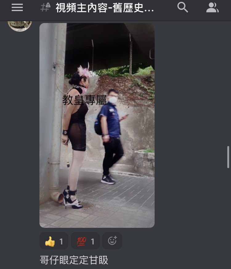 2 pic. 母豬沒機會逃跑 只能羞恥面對的任務 要求 背掛身分證 透視妓女裝 反手鎖著 高跟鎖 口球 鼻勾 把她鎖在人來人往路邊 當眾噴尿 手拿遙控跳蛋獎勵棒 多段視頻在群內 https://t.co/aVRrebvqC2