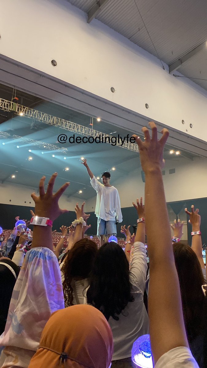 prettyourjune's tweet photo. SEKTE HORANGIII MANAAAA SUARANYAAA????? 
HORAANGIIII POWERRRR
#SEVENTEEN #SEVENTEENinJAKARTA 
#HOSHI https://t.co/aFpmc2wnSc