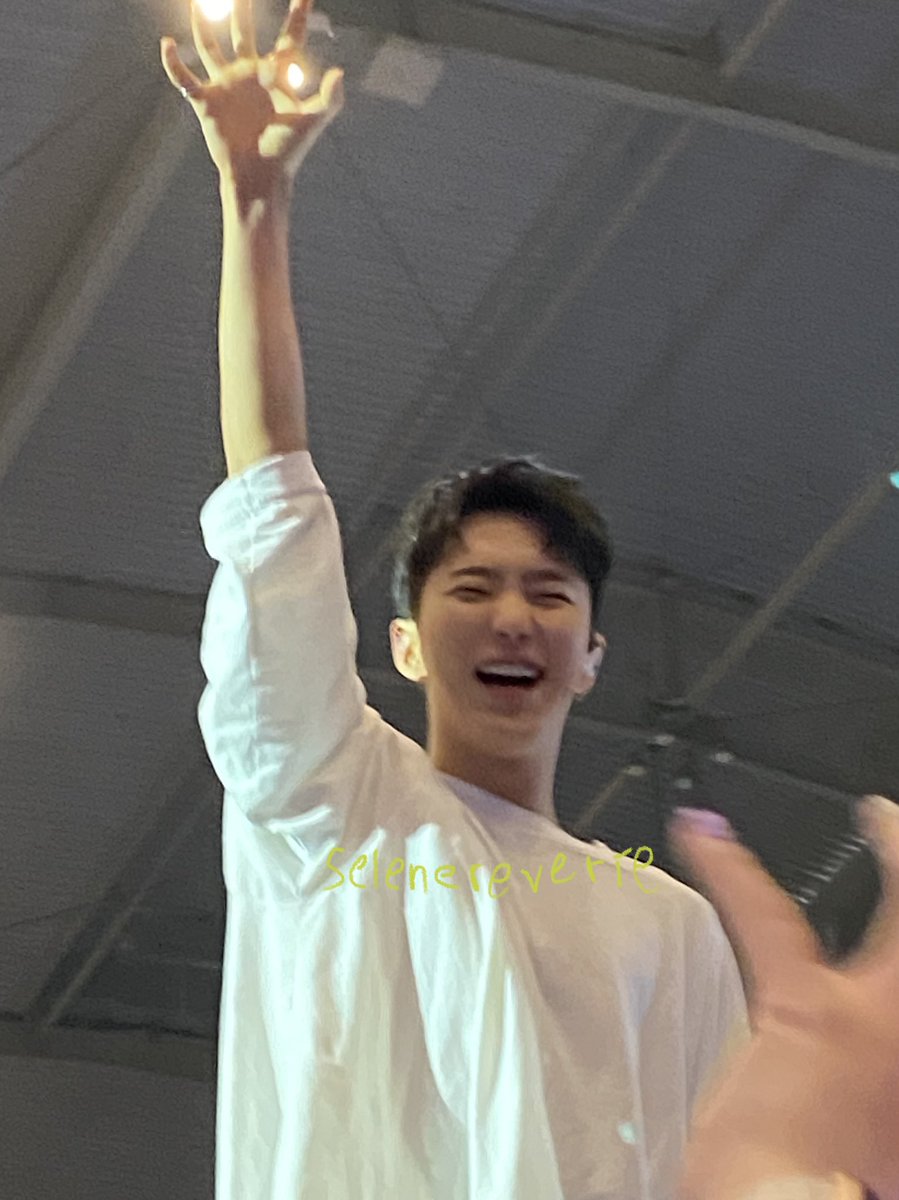 prettyourjune's tweet photo. SEKTE HORANGIII MANAAAA SUARANYAAA????? 
HORAANGIIII POWERRRR
#SEVENTEEN #SEVENTEENinJAKARTA 
#HOSHI https://t.co/aFpmc2wnSc
