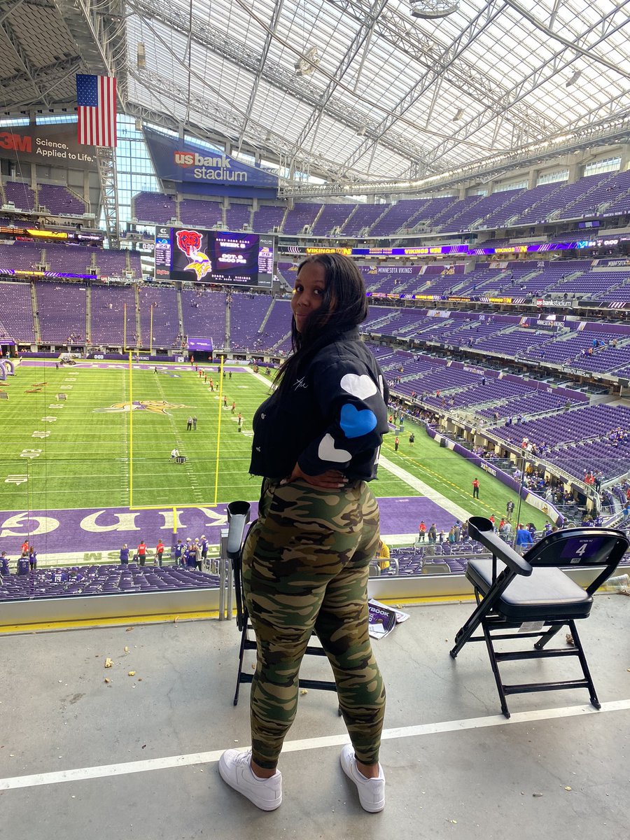 thefootballbae's tweet photo. I loved the stadium…but I hated the outcome. Lions def SHOULDVE & COULDVE won that game. #footballbae #DETvsMIN #onepride #skol https://t.co/moPyrNXsQ9