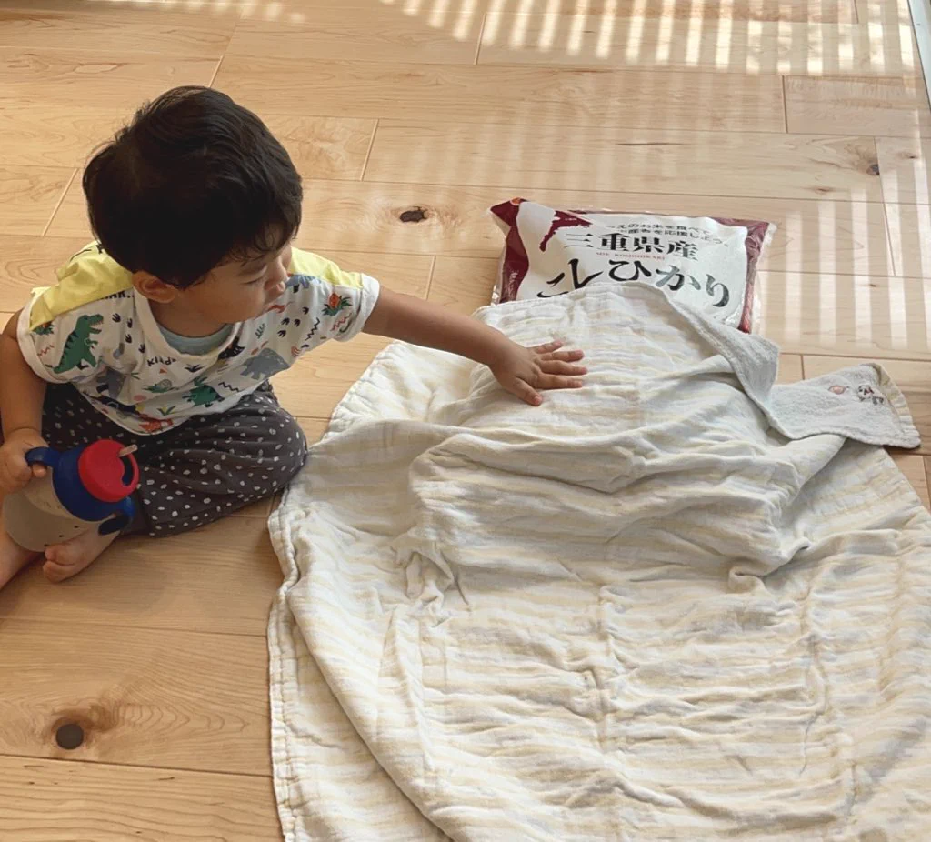 2歳児が昼寝で寝かしつけているものは…！？三重県産のコシヒカリだったw