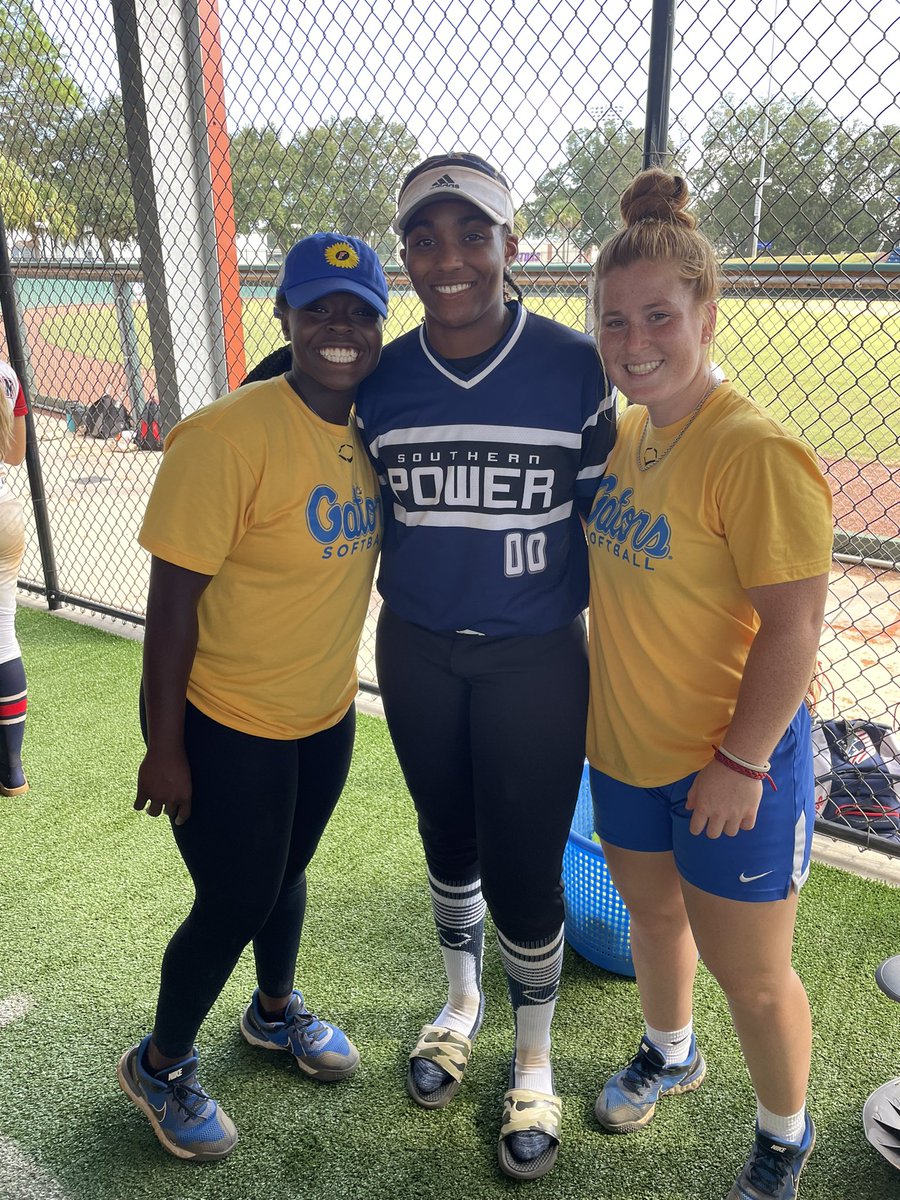 Floyd15K's tweet photo. What a great camp to attend!! Thank you @GatorsSB @_TimWalton @Coach_AT @boschml for hosting an amazing camp. Had a great time and I’m glad I was able to leave with some key pointers to add to my game! 10/10 highly recommend going to a 🐊’s camp👀. #Gatornation https://t.co/XiT0yx9xmA