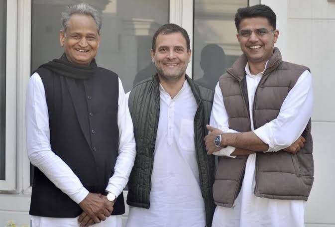 harshaguttedar7's tweet photo. ಹಿಂದಿನಿಂದಲೂ ಭಾರತ ದೇಶವನ್ನು  ಒಡೆದುಕೊಂಡು ಬಂದಿರುವ ಕಾಂಗ್ರೆಸ್ ಪಕ್ಷದವರೆ ಮೊದಲು ಇವರಿಬ್ಬರನ್ನು ಜೋಡಿಸಿ ಆನಂತರ ಭಾರತ್ ಜೋಡಿಸಿ.
#Rajasthan
#BharatTodoYatra 
#ಭಾರತತೋಡೋಯಾತ್ರೆ 
@BJP4Karnataka https://t.co/6k59rJbvls
