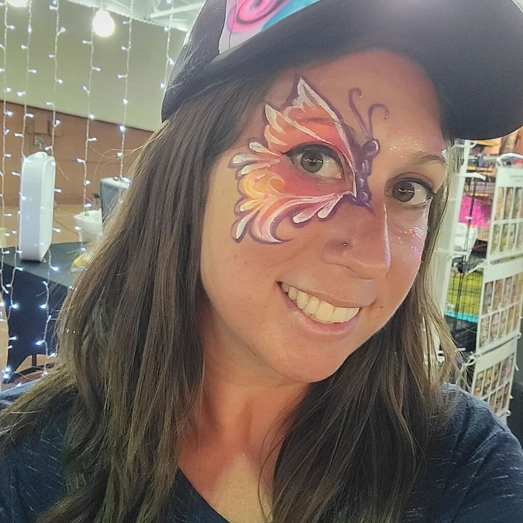 viscreativity's tweet photo. Nearing the end of the first weekend at Arizona State Fair!! I have two booths here, I'll be here every Thursday-Sunday through October 30th!! Come find me and get painted! 🖌🎨🖌🎡

#arizonastatefair #statefair2022 #allmonthlong #getpainted #fairfun #facepaint #facepainter … https://t.co/MkO4miia7j