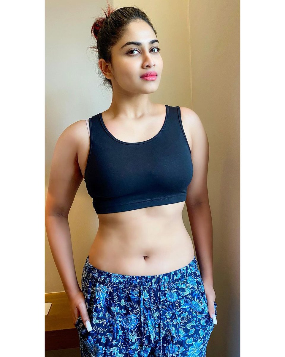 Shivanii_off's tweet photo. Cute or hot 🙈 https://t.co/EmonP9UnSQ