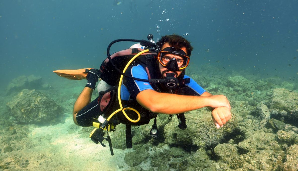 When life is loud, Find peace underwater Good morning divers 🤿😍 Photo by: @ahmad_youssef_diving #adventure #gopro #snorkeling #photooftheday #scubapro #scubadivinglife #scubaphoto #dubai #scubadivingmag #instadive #girlsthatscuba #naturephotography #scubalove #beach #padi