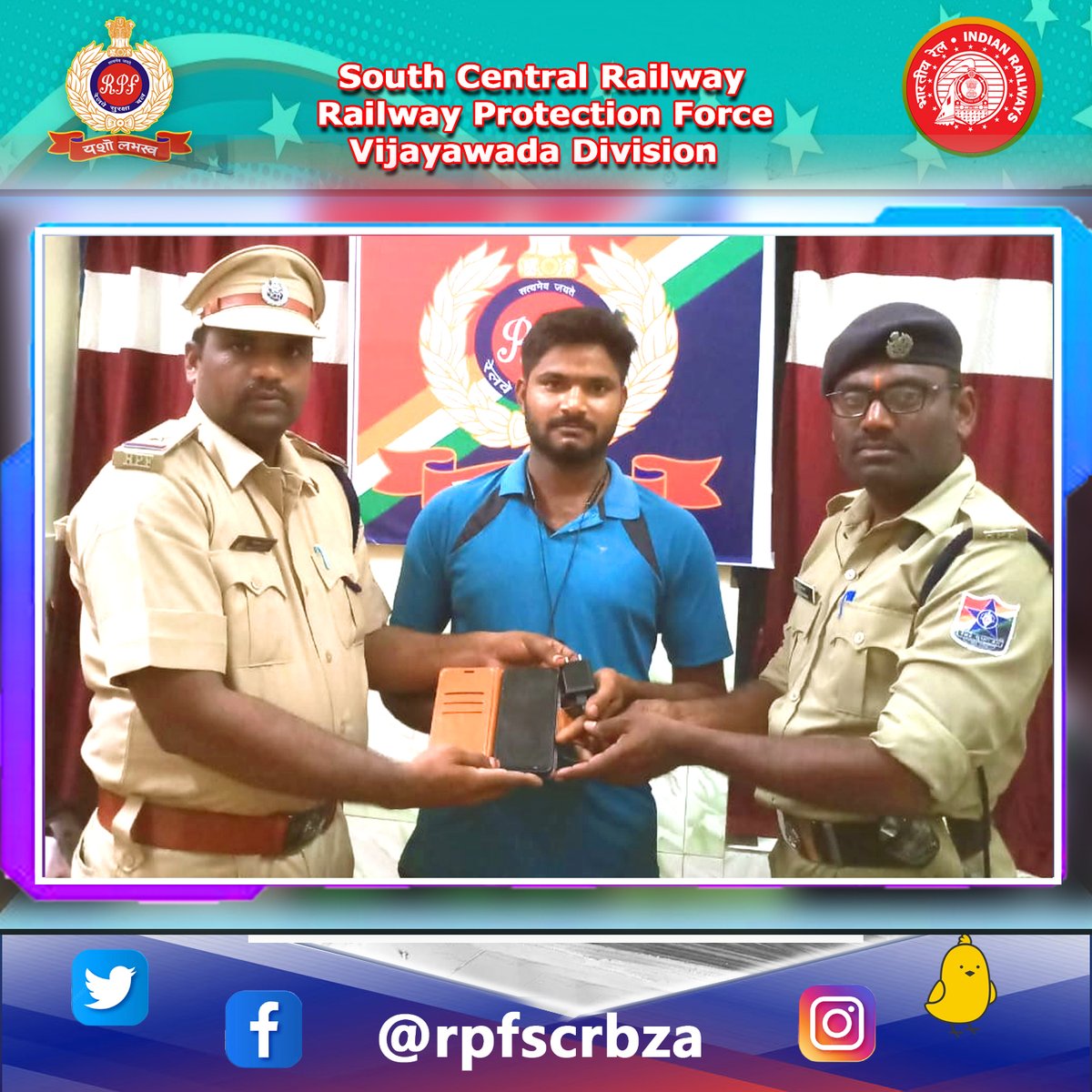 rpfscrbza's tweet photo. #OPERATION_AMAANAT. On 25-09-2022, one left over mobile worth Rs.11,500/- on railway station platform was secured by #RPF #Tenali and handed over to its rightful owner. https://t.co/VXrKctWDl7