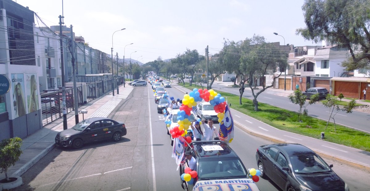 JMartGar's tweet photo. El cariño de mis vecinos me lo he ganado día a día, caminando, tocando puertas y conversando cara a cara sobre sus problemáticas. El cariño de la gente no se gana comprando encuestas, #LaMolina eligió el cambio y unidos lo vamos a lograr.
#UnidosPODEMOS
#UrrestiAlcalde
#YoJulio https://t.co/aIiqy8tMsF