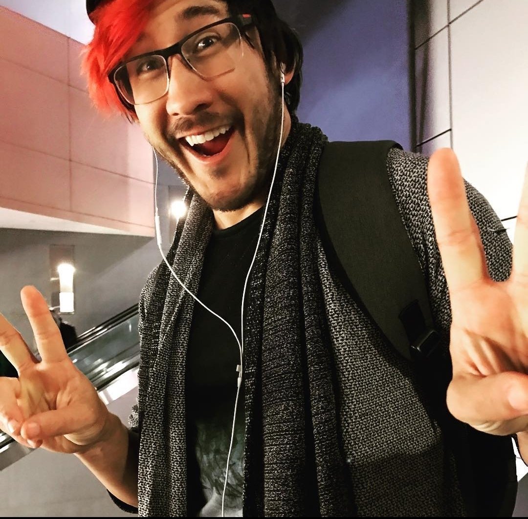 juiceoftheboxes's tweet image. hey guys it's me markiplier from the hit game fnaf. I got logged out of my twitter account and I need 2,000 dollars in steam gift cards to get it back. here's a photo of me as proof