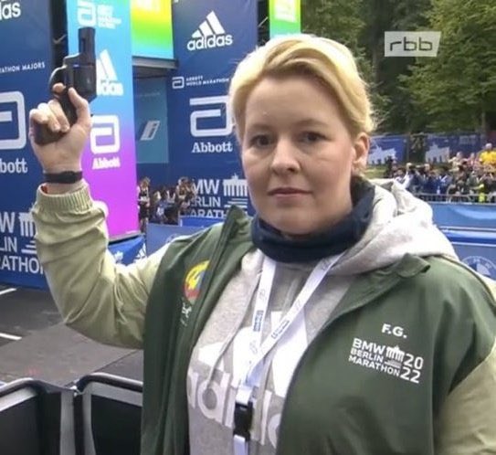 Und wenn du friedlich gegen die Gewalt nicht ankommen kannst
Ist das letzte Mittel, das uns allen bleibt, Militanz <a href="/dangerdan/">DangerousDan</a>