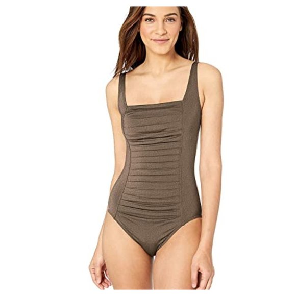 radames40003789's tweet photo. So good I had to share! Check out all the items I'm loving on @Poshmarkapp #poshmark #fashion #style #shopmycloset #calvinklein #jessicasimpson: https://t.co/4wamYaCoSE https://t.co/6KAk0wBrCk