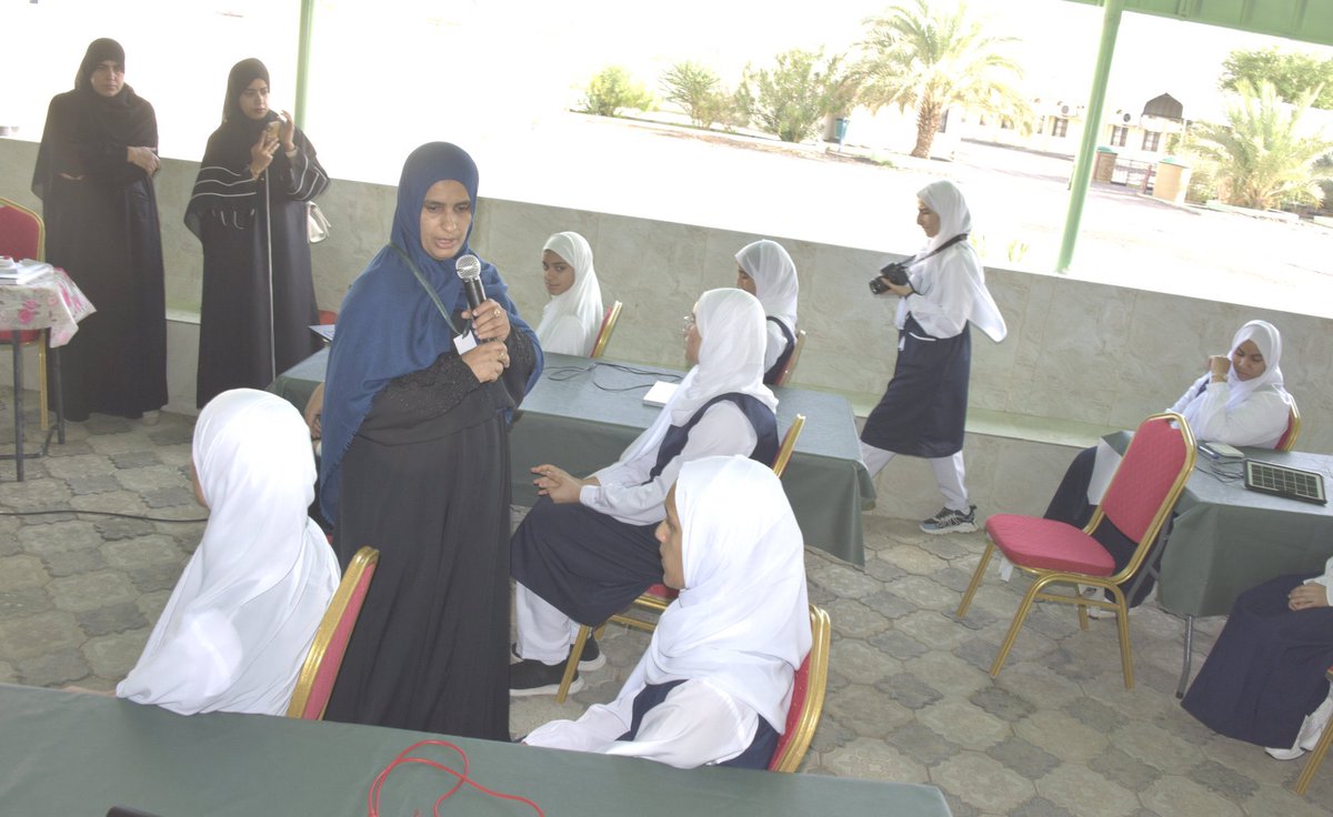 EduGovDkh's tweet photo. يحدث الآن 
لجنة التقييم المركزي لمسابقة نمط للمدارس الحكومية تتابع مشروع الحديقة النظيفة بمدرسة صفية أم المؤمنين للتعليم الأساسي ( ٥-١٠) ب #تعليمية_الداخلية المتأهلة على مستوى المحافظات التعليمية في محور إدارة الطاقة. https://t.co/zZwXbwlqV8