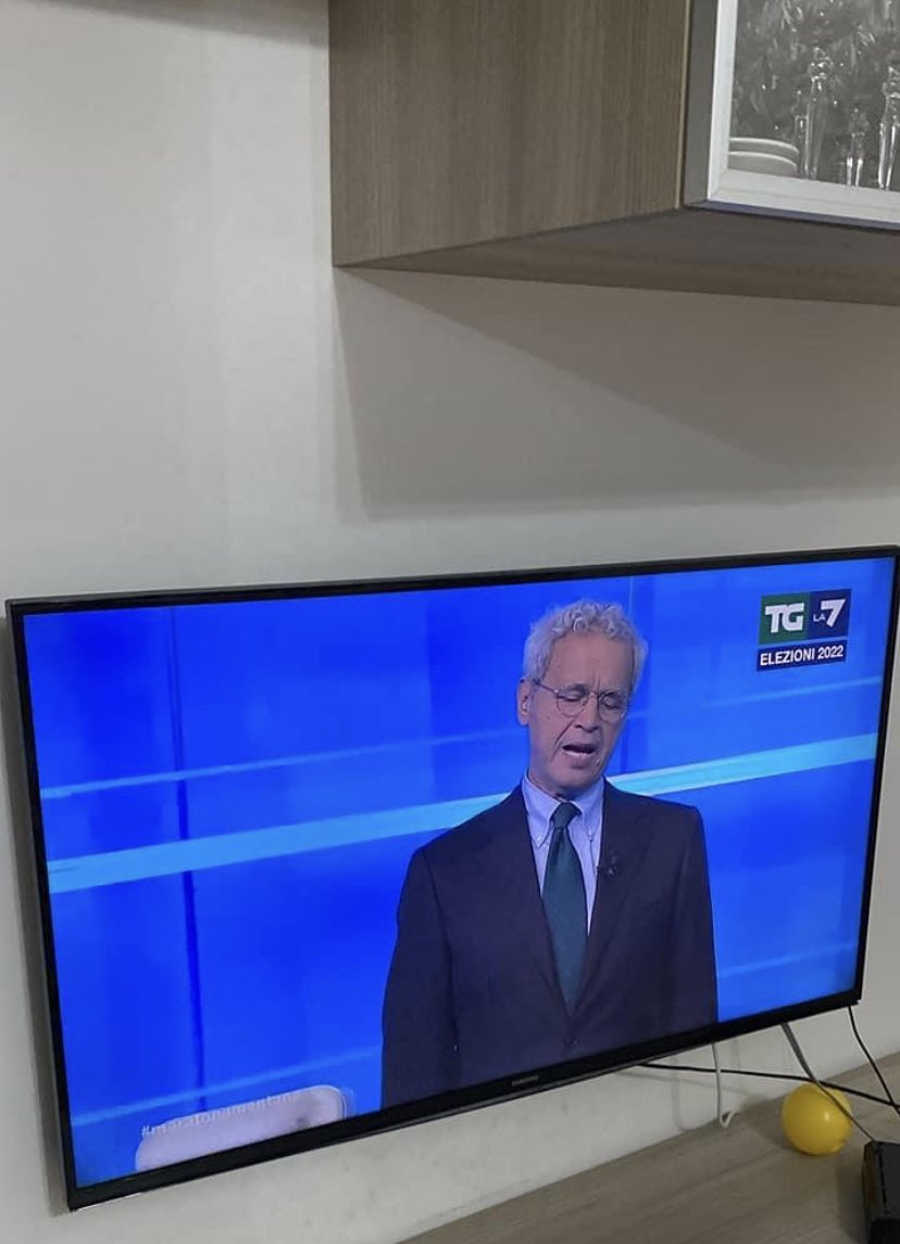 chiaracassandra's tweet photo. BuongiorNO
#maratonamentana https://t.co/f0GeFQRAbK