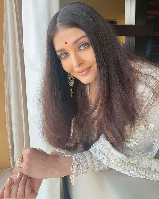 Eternal goddess of beauty 😍 #AishwaryaRaiBachchan lets her eyes do the talking!