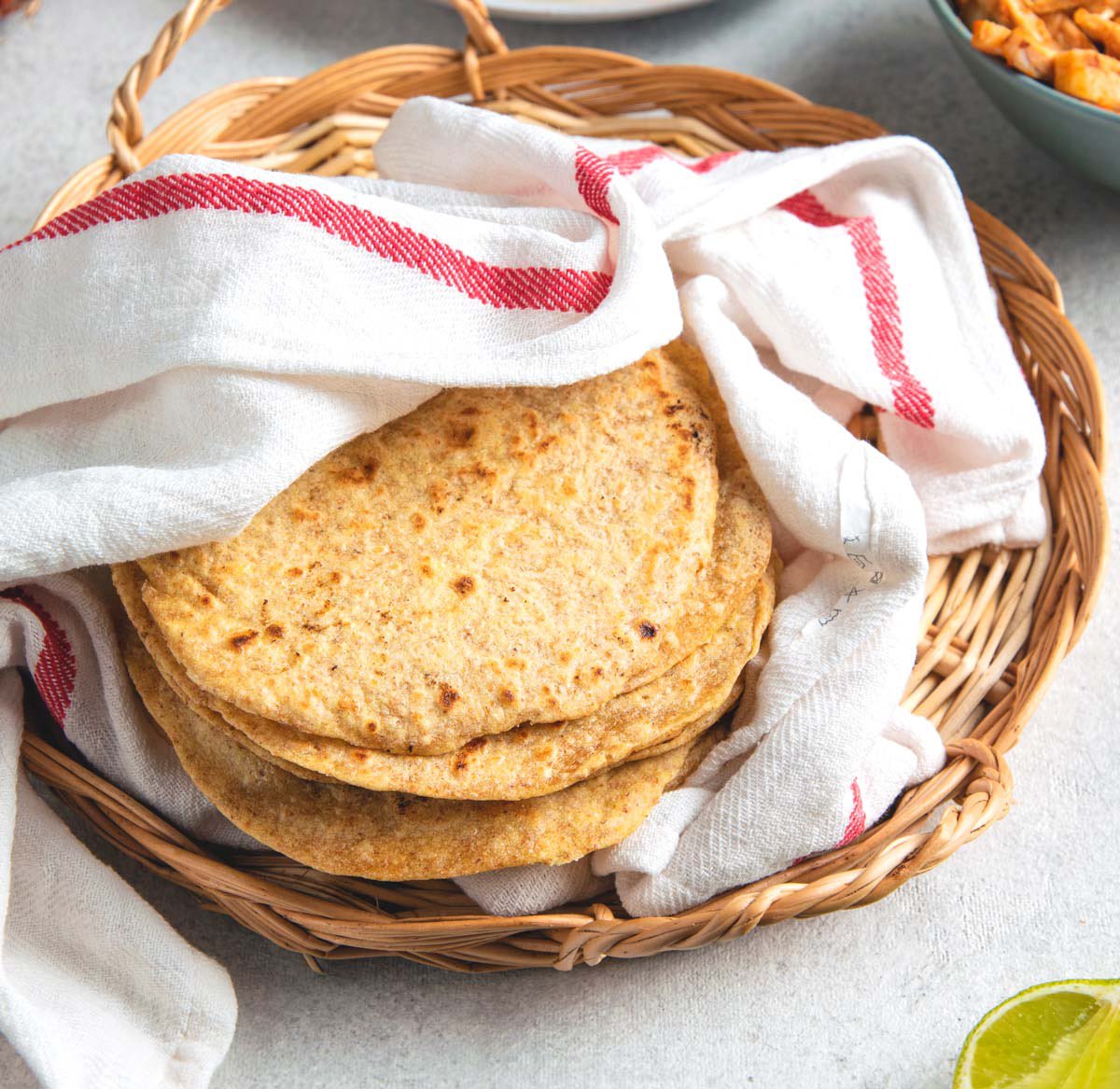 MaestroRoshi502's tweet photo. 1 mano de limón 
Q4 de tortillas
Q100,000 de mierda https://t.co/GmdwBvzYjy