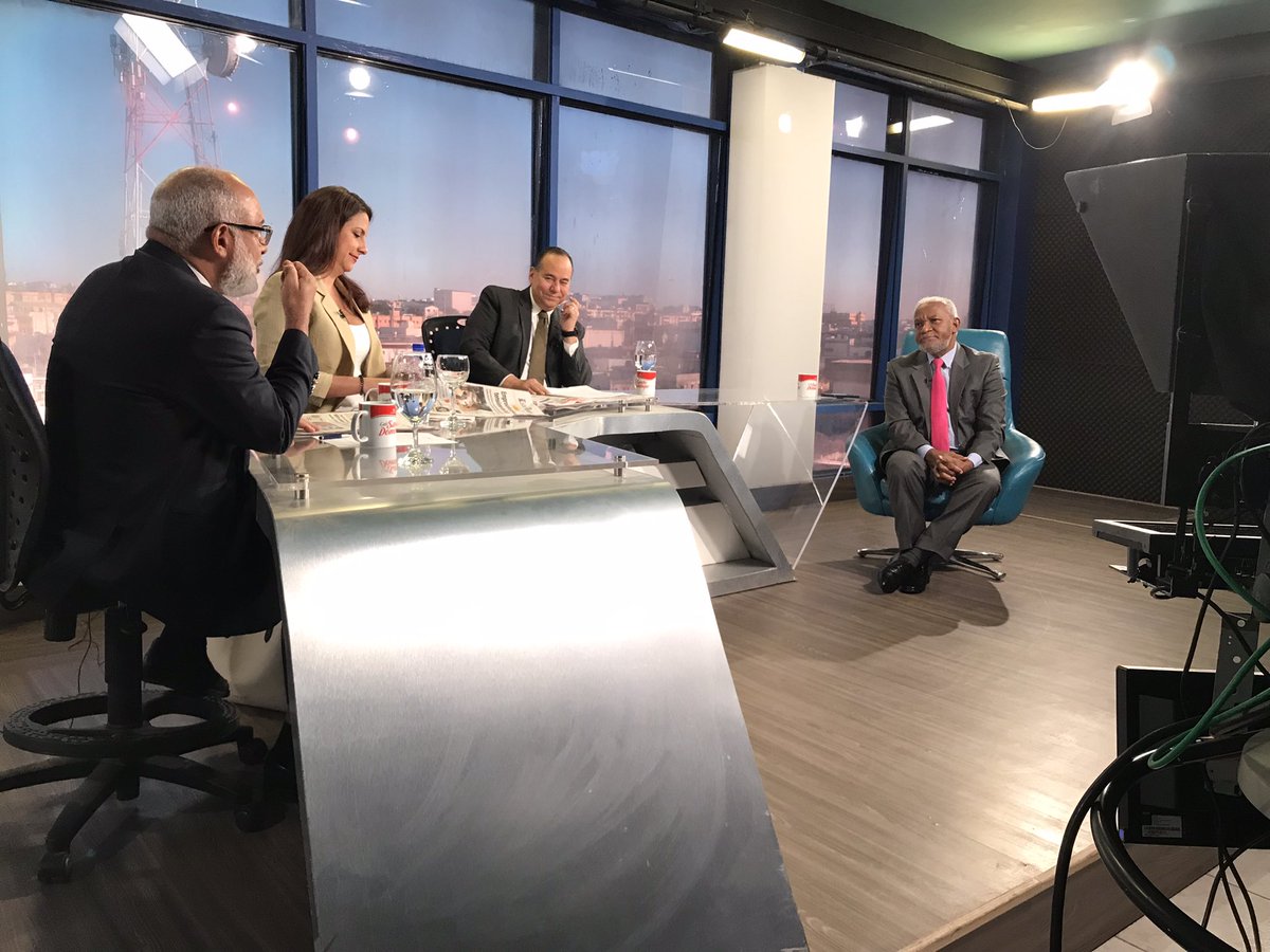 Matinal5's tweet image. Estamos en el aire conversando con Melanio Paredes ex ministro de Educación y miembro del Comité Político del @PLDenlinea, sintonízanos por @TelemicroHD