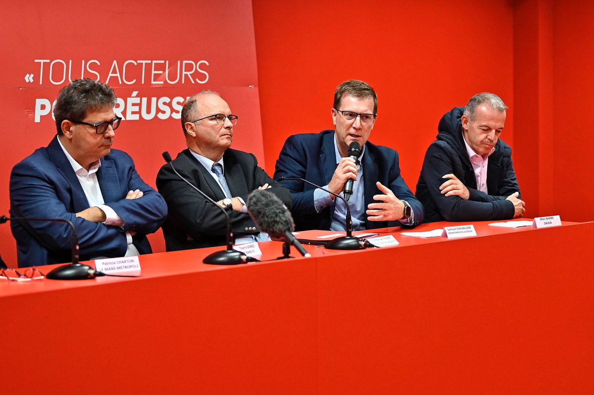 lasarthe_72's tweet photo. Samuel Chevallier, Président de la commission Emploi, Insertion et Logement, représentant Dominique Le Mèner, Président du Conseil départemental de la #Sarthe, présente le forum "Un But pour l'Emploi", aux côtés de Thierry Gomez, Président du club Le Mans FC. https://t.co/joe81WHb6h
