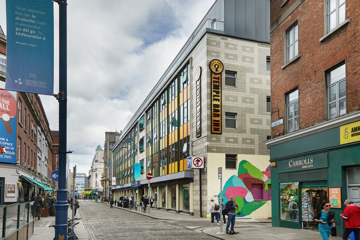 Dublin Culture Night took place this weekend so why not take a look at our hotel back in 1964 when it acted as an ESB showroom, a lot has changed since then! Have a look at the difference almost 60 years has made to Fleet Street!
📸 Photo courtesy of Irish Photo Archive.