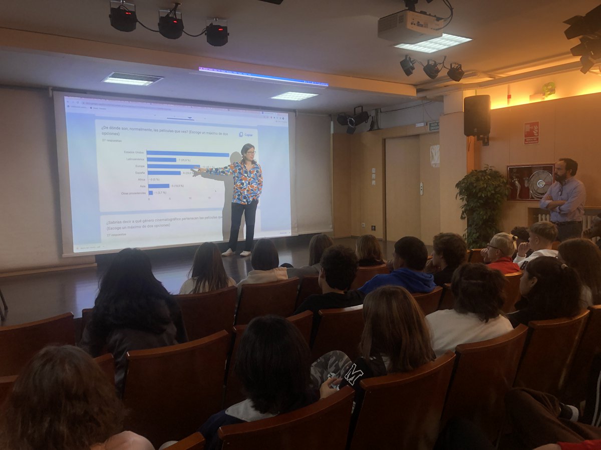 aulafilm's tweet photo. ♦️Hoy hemos arrancado el #AulafilmLearningLab!
El proyecto #CreandoElTelar🕸️ ayudará a toda la comunidad educativa del @iesanafrank a "tejer" su propio #cineclub: un espacio hecho por y para los jóvenes donde disfrutar y reflexionar con el cine👏🏽
@CreativeFLIP_EU @GI_Bruessel https://t.co/wMNtoU5niW