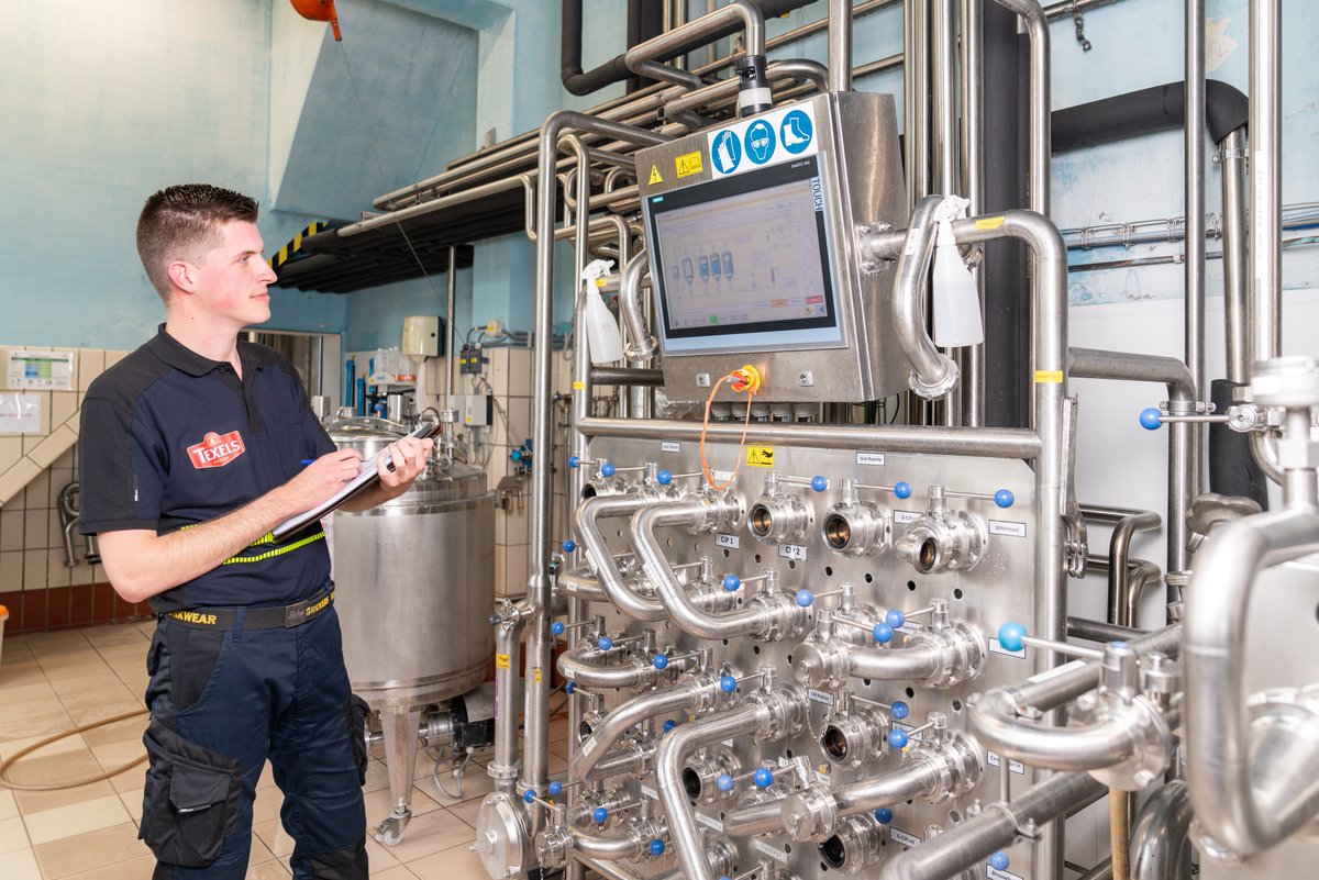 Thijs is voedingsmiddelentechnoloog bij de Texelse Bierbrouwerij. “Wanneer je dan mensen ziet genieten van dat product, denk je: wat tof dat ik daar aan heb bijgedragen!”
👉 Meer weten over dit beroep? Lees Thijs zijn hele interview! #beroepenmagazine
opkop.nl/artikelen/thij…