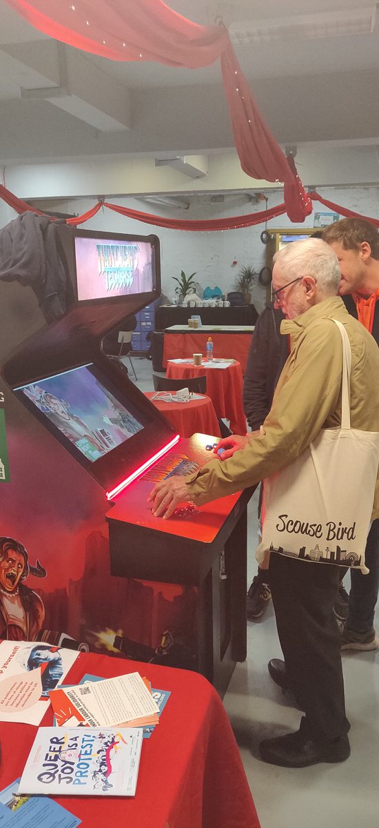 PoliticsMoments's tweet image. Jeremy Corbyn is caught playing a version of the game 'Doom' which lets you kill Margaret Thatcher (2022)