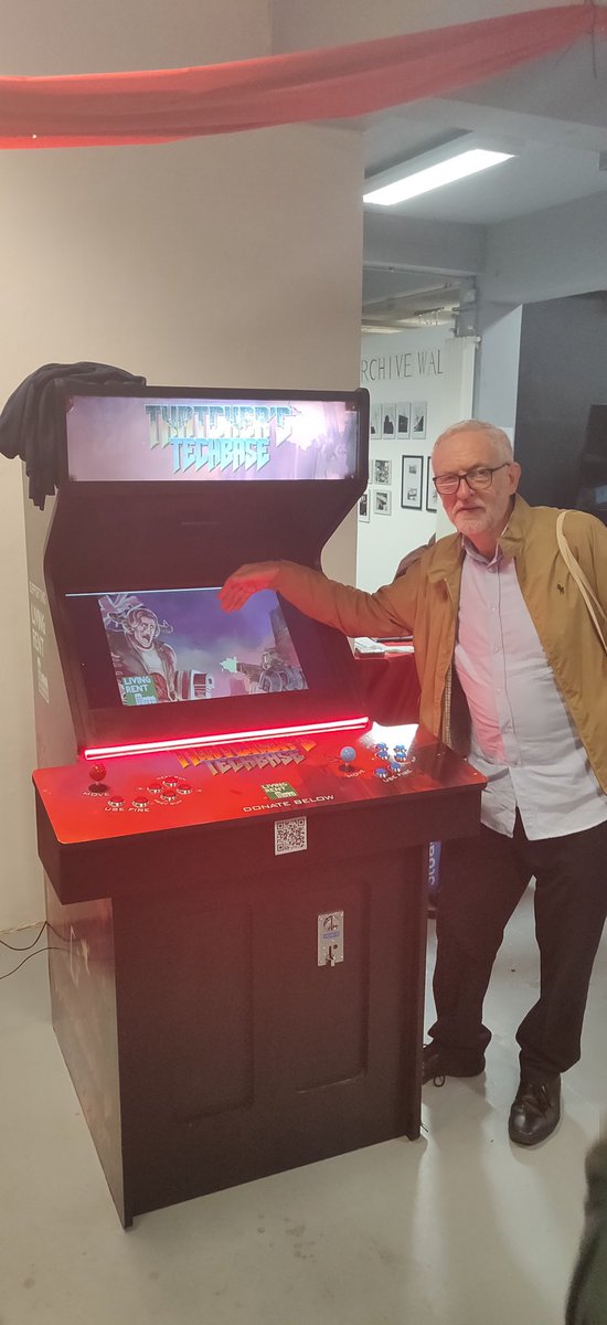 PoliticsMoments's tweet image. Jeremy Corbyn is caught playing a version of the game 'Doom' which lets you kill Margaret Thatcher (2022)