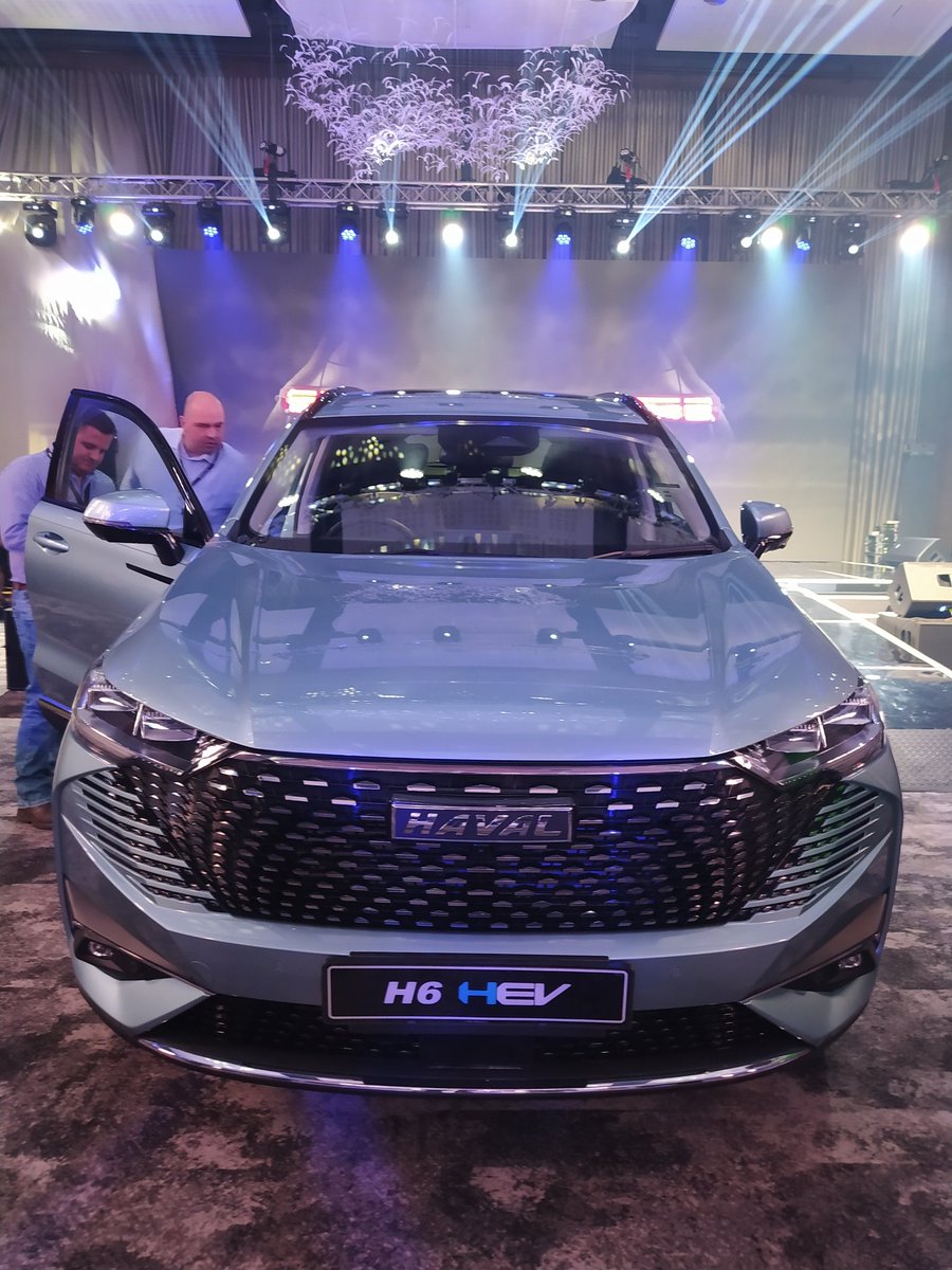 OtsileJK's tweet image. Here are a few details of the new Haval H6 HEV:

* 1.5L petrol engine
* 1.75kWh battery 
* 179kW and 530Nm 
* Claimed 5.2l/100km
* 1085km max range
* 0-100km/h in 8.5s
* Priced at R669,950

#HavalSouthAfrica #ASmarterWayToDrive #HAVALH6HEV