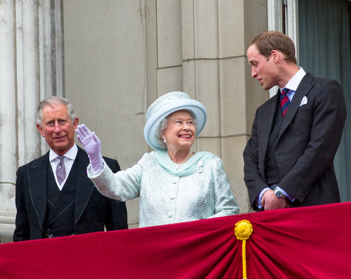 Royal_FamilyUK's tweet photo. Wow, we hit over 30k followers last week..just incredible! Thank you so much for all your support &amp; love. For every follow, ❤️, RT it honestly makes me smile that I can share my passion of The Royals with you

Please feel free to introduce yourself &amp; interact. Stay safe 👑 https://t.co/52inErtAGq