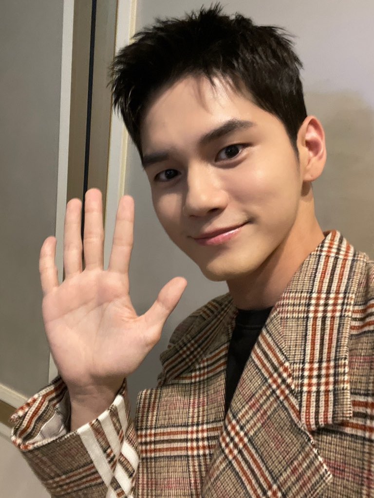 ✨ 220926 인생은 아름다워 VIP 시사회  #옹성우 ✨

가을 느낌 물씬 풍기며 나타나🍂
시사회 현장을 찬란하게 빛낸
옹성우의 모습을 공개합니다!😆
더 큰 낭만을 불러일으킬 옹성우가 
오는 28일, 영화 <인생은 아름다워> 로 찾아갈테니
많은 기대와 응원 부탁드립니다 ❣️

#ONGSEONGWU