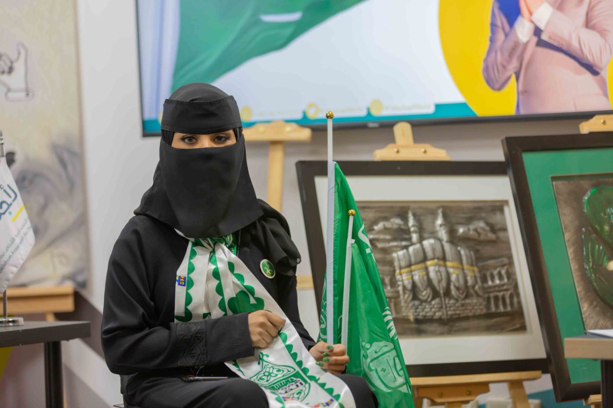 MeshaelWorld's tweet photo. المشاركين:
المبدعه أسماء قيراطي في النحت على المعادن. والمشاركة من جمعية #لاجلهم في #اليوم_الوطني_السعودي_92 وقد تم تكريمها من قبل المهندسة #مشاعل_العيدان لجهودها المتميزة في الاحتفال

#عالم_مشاعل
 #تصميم_داخلي 
#الرياض 

#شعبة_التصميم_الداخلي
#العمران
#هي_لنا_دار 
١-٦ https://t.co/56bRokhLjA