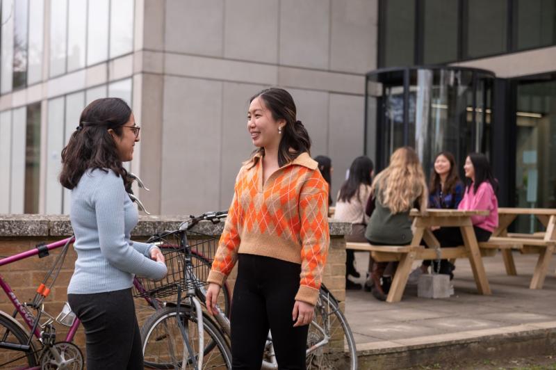 👋 We would like to wish a warm welcome to all new students and staff who will be joining us at the beginning of the 2022/23 academic year! We are delighted that you are joining our vibrant community of academic economists: economics.ox.ac.uk/article/welcom…