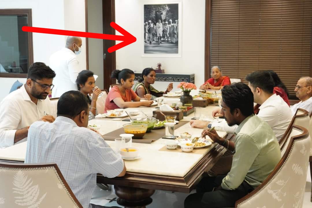 NikunjAdv's tweet photo. कोंग्रेसी ज़रा ध्यान से देखे...
@Gopal_Italia 
@AamAadmiParty https://t.co/MDSy9NQsAs
