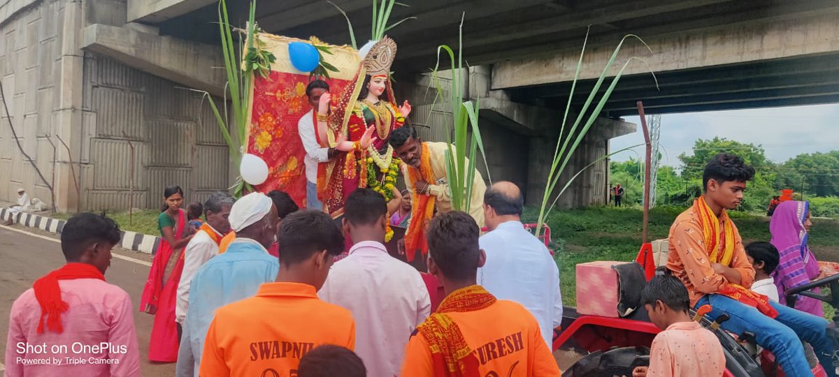 DayasagarPatil's tweet photo. ಝಳಕಿ ಗ್ರಾಮದಲ್ಲಿನ ದೇವಿ ಮೆರವಣಿಗೆಯಲ್ಲಿ ಪಾಲ್ಗೊಂಡು ಆಶೀರ್ವಾದ ಪಡೆದುಕೊಳ್ಳಲಾಯಿತು...
#ನಾಡದೇವಿಉತ್ಸವ
#BJYMKarnataka
#bjpkarnataka #JPNadda #NarendraModi #AmitShah #BSYeddyurappa #Blsanthosh #BasavarajBommai
#NalinKumarKateel #CTRavi #dayasagarapatil #bjpindi https://t.co/nYZiT6i5qD