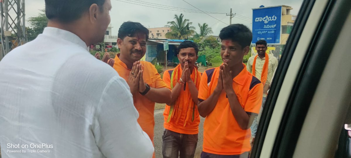 DayasagarPatil's tweet photo. ಝಳಕಿ ಗ್ರಾಮದಲ್ಲಿನ ದೇವಿ ಮೆರವಣಿಗೆಯಲ್ಲಿ ಪಾಲ್ಗೊಂಡು ಆಶೀರ್ವಾದ ಪಡೆದುಕೊಳ್ಳಲಾಯಿತು...
#ನಾಡದೇವಿಉತ್ಸವ
#BJYMKarnataka
#bjpkarnataka #JPNadda #NarendraModi #AmitShah #BSYeddyurappa #Blsanthosh #BasavarajBommai
#NalinKumarKateel #CTRavi #dayasagarapatil #bjpindi https://t.co/nYZiT6i5qD