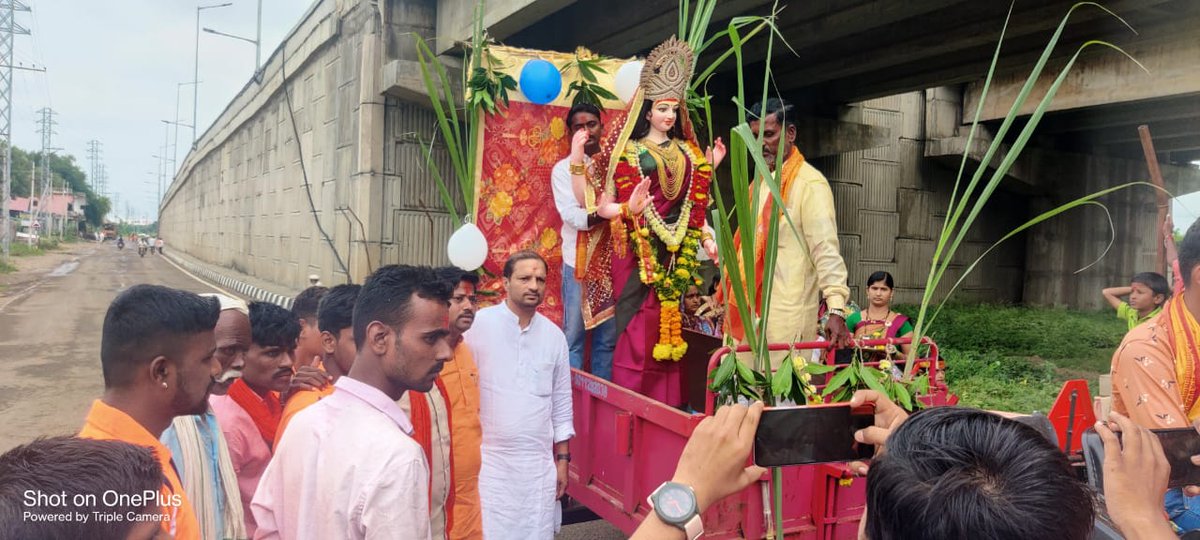 DayasagarPatil's tweet photo. ಝಳಕಿ ಗ್ರಾಮದಲ್ಲಿನ ದೇವಿ ಮೆರವಣಿಗೆಯಲ್ಲಿ ಪಾಲ್ಗೊಂಡು ಆಶೀರ್ವಾದ ಪಡೆದುಕೊಳ್ಳಲಾಯಿತು...
#ನಾಡದೇವಿಉತ್ಸವ
#BJYMKarnataka
#bjpkarnataka #JPNadda #NarendraModi #AmitShah #BSYeddyurappa #Blsanthosh #BasavarajBommai
#NalinKumarKateel #CTRavi #dayasagarapatil #bjpindi https://t.co/nYZiT6i5qD