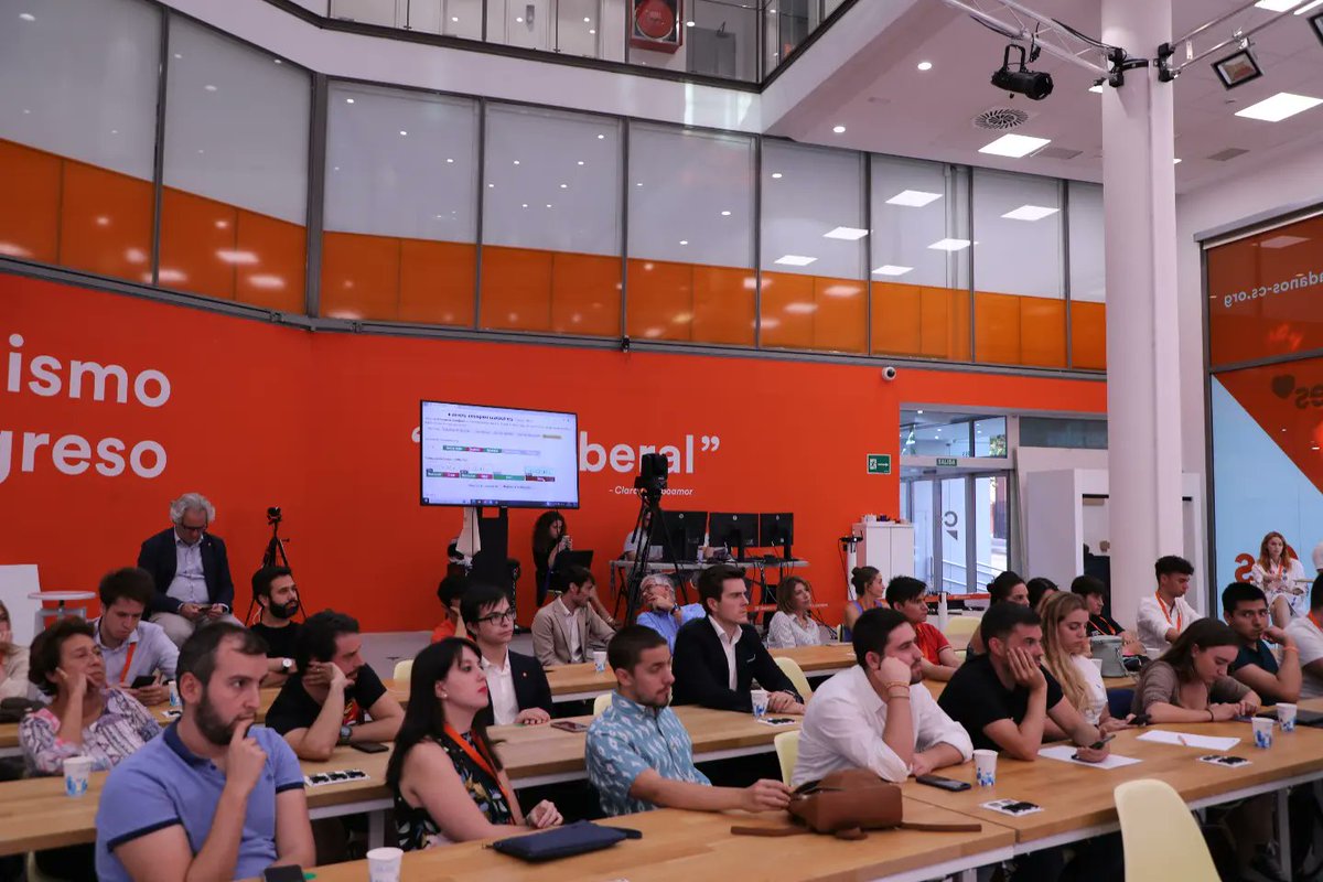 CS_Madrid's tweet photo. ⌛ ¡Última llamada para votar al próximo coordinador nacional de @jovenesCs!

Si eres afiliado joven, entra en tu espacio personal y participa en las #PrimariasJCs 

🕙 Tienes hasta mañana a las 10:00. https://t.co/XGk30EdUw0
